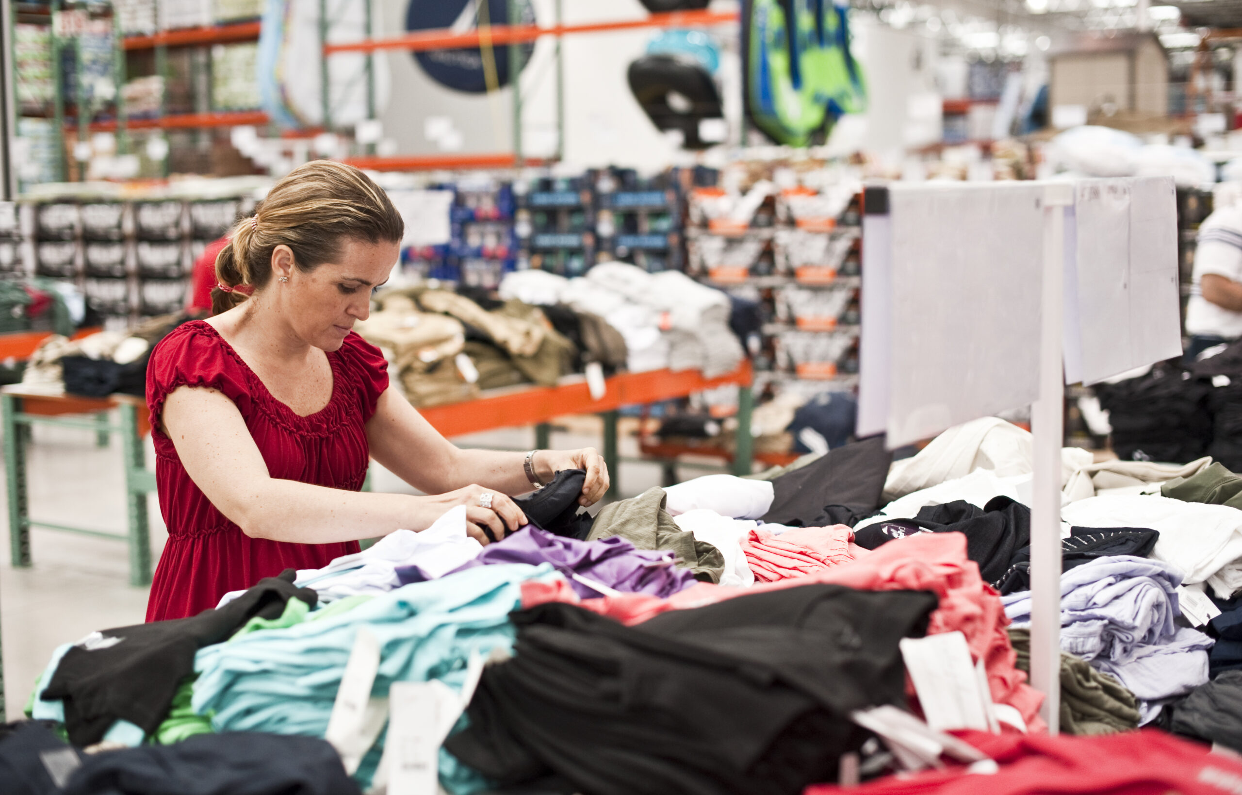  Is Costco Stock a Buy, Sell, or Hold in 2025?