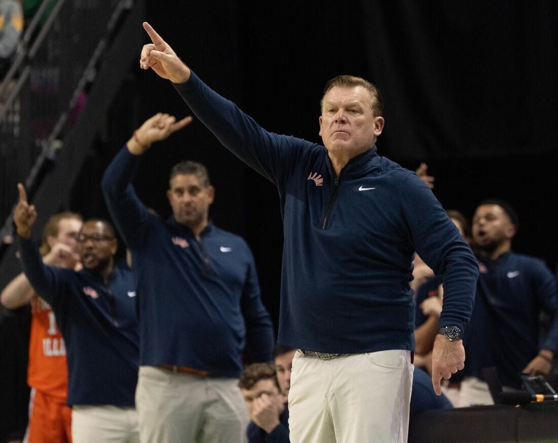 Kasparas Jakucionis helps No. 22 Illinois slip past Washington