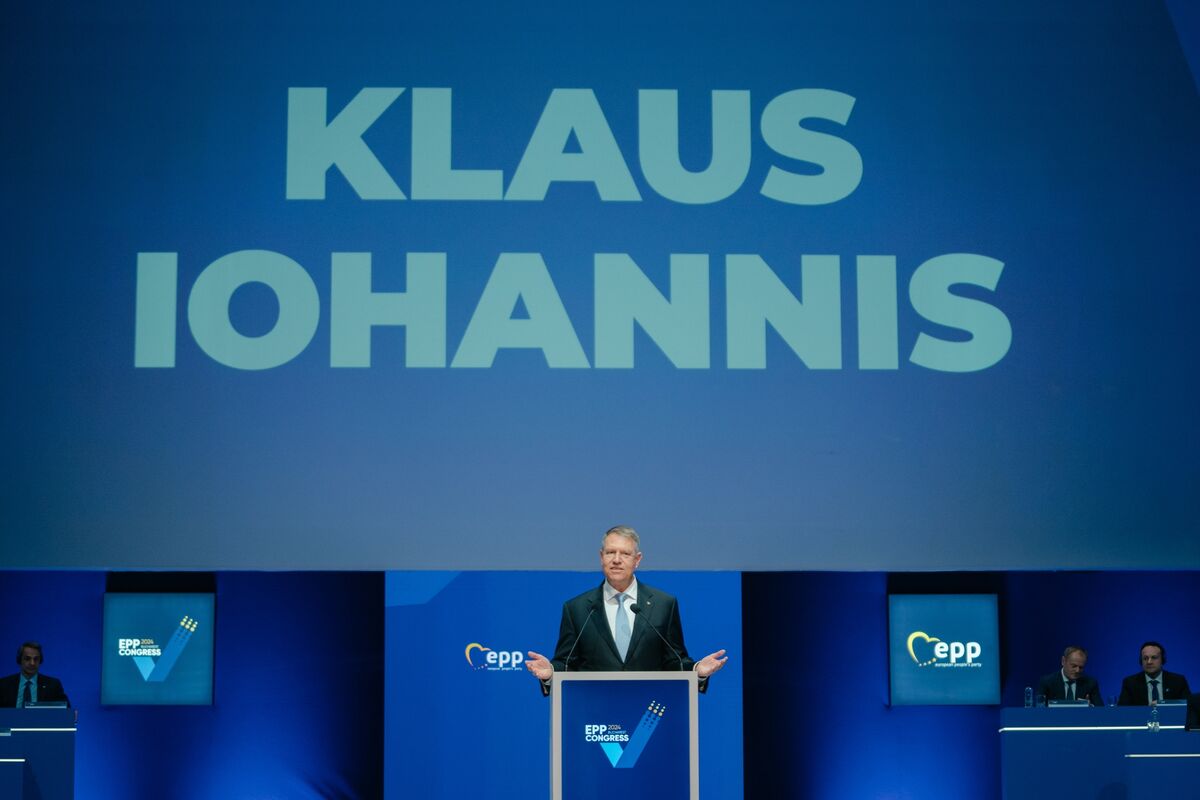Romanian Outgoing President Resigns to Ease Mounting Tension