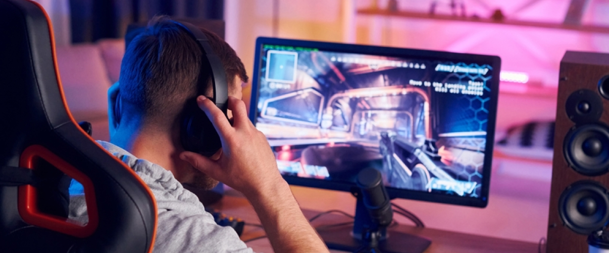 Gaming Laptop vs. Desktop: Can a Laptop Deliver a True Desktop-Level Gaming Experience?