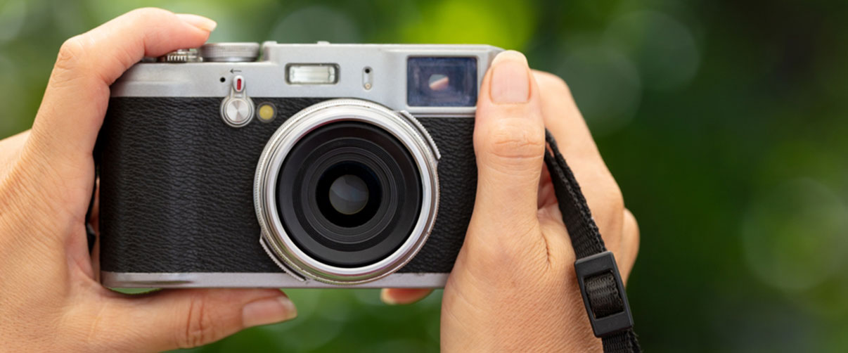 How Good is In-Body Stabilization? Testing the Best Mirrorless Cameras for Handheld Shooting