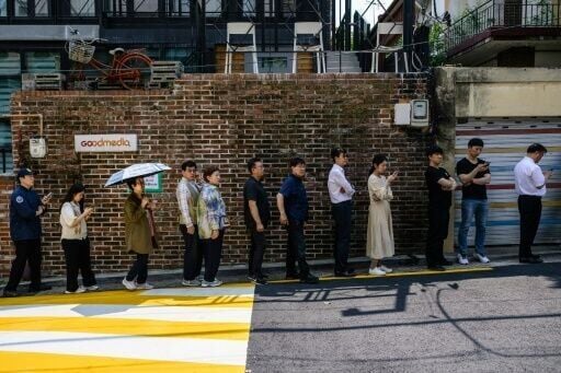 Record South Korean early voting in poll triggered by martial law