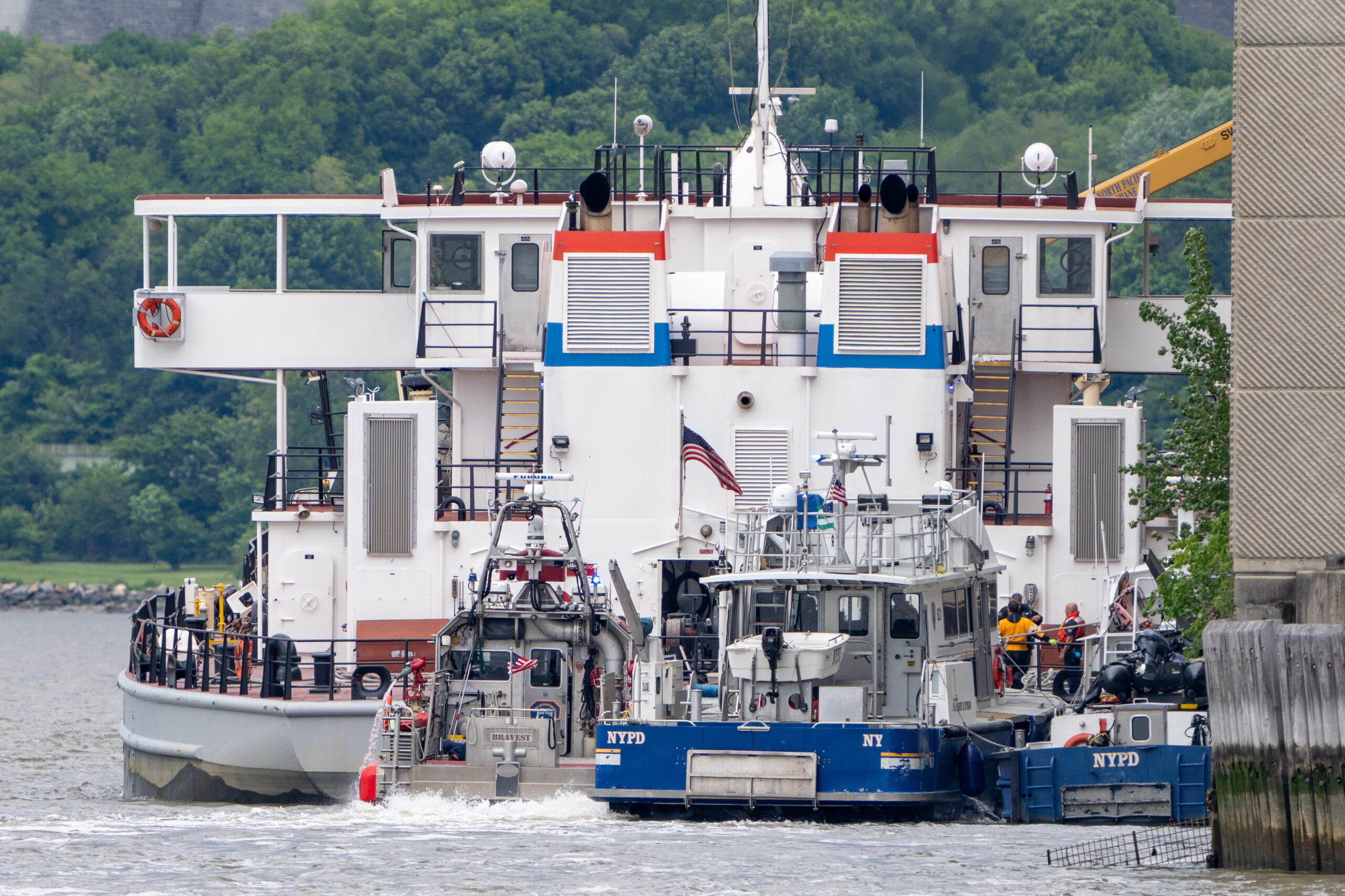 Man, 59, dead in boat explosion on Hudson River in upper Manhattan