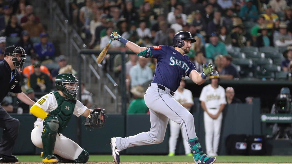Raleigh’s pinch-hit single in 9th sends Mariners past Athletics 5-3
