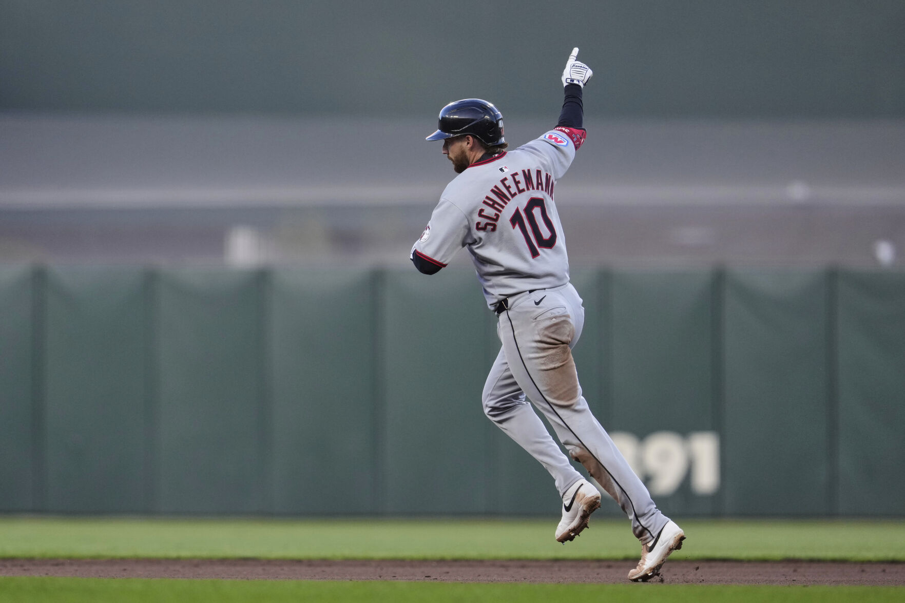 Schneeman hits 3-run homer power the Guardians past Verlander and the Giants, 4-2