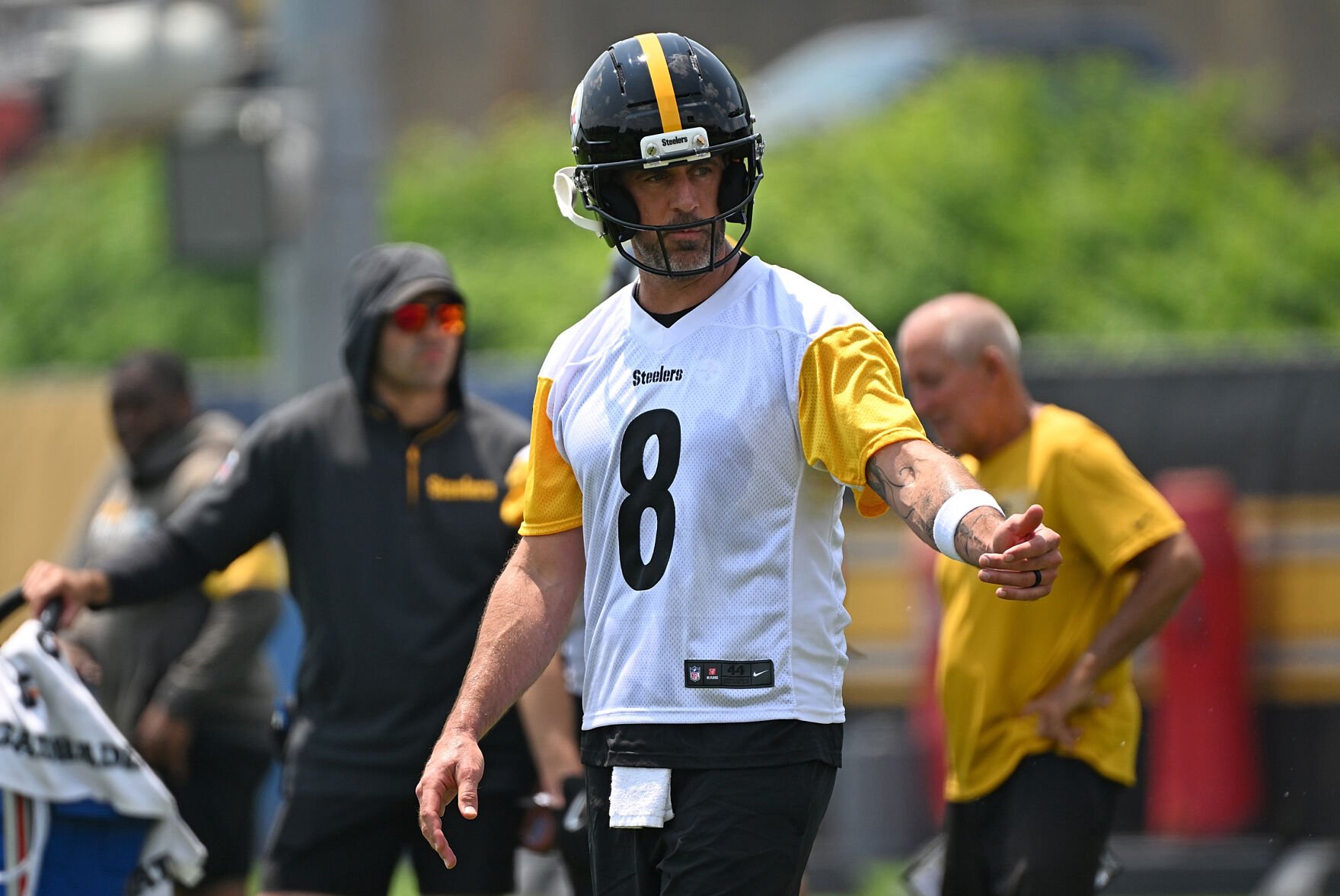 Steelers’ Aaron Rodgers signals intent to retire — and disappear — after 2025 season