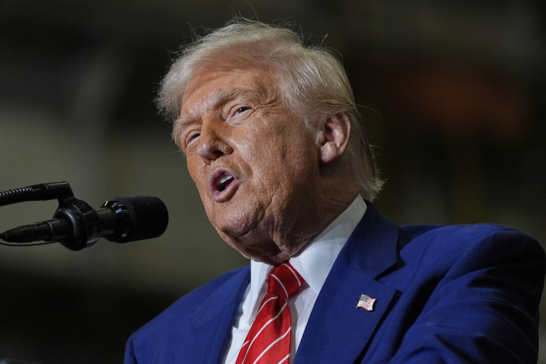 Trump Calls for Scrapping US Debt Limit, Agreeing With Longtime Democratic Rival