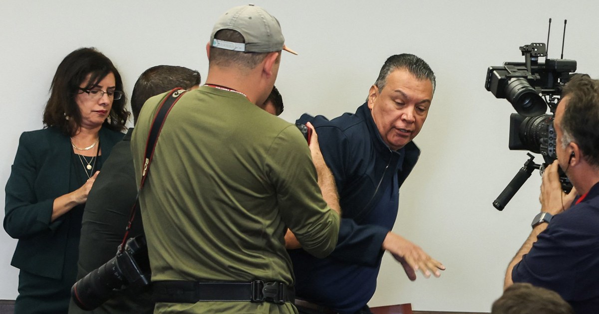 Senate Democrats react to Padilla’s removal from Noem’s press conference in L.A.