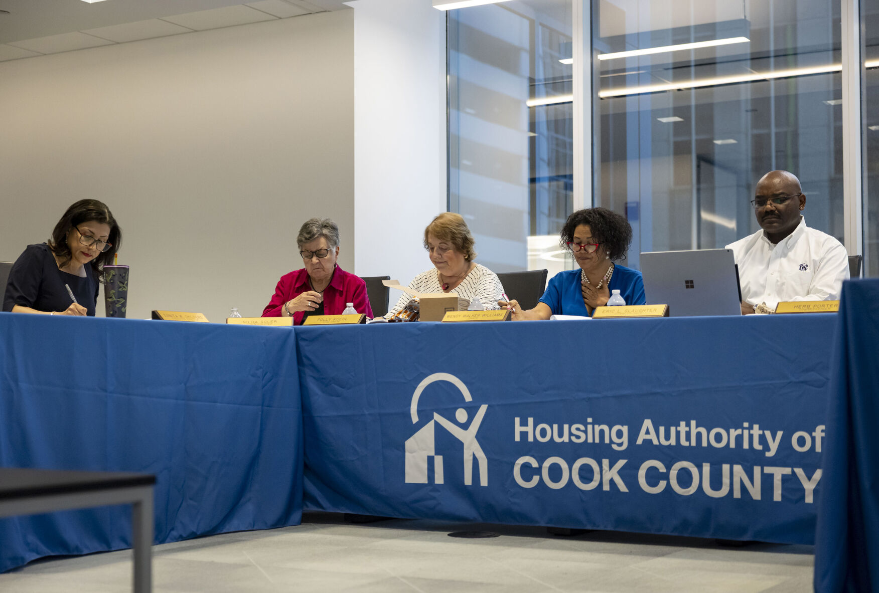 HUD Chicago office taking on more public housing authority oversight as staff dwindles regionally, nationally