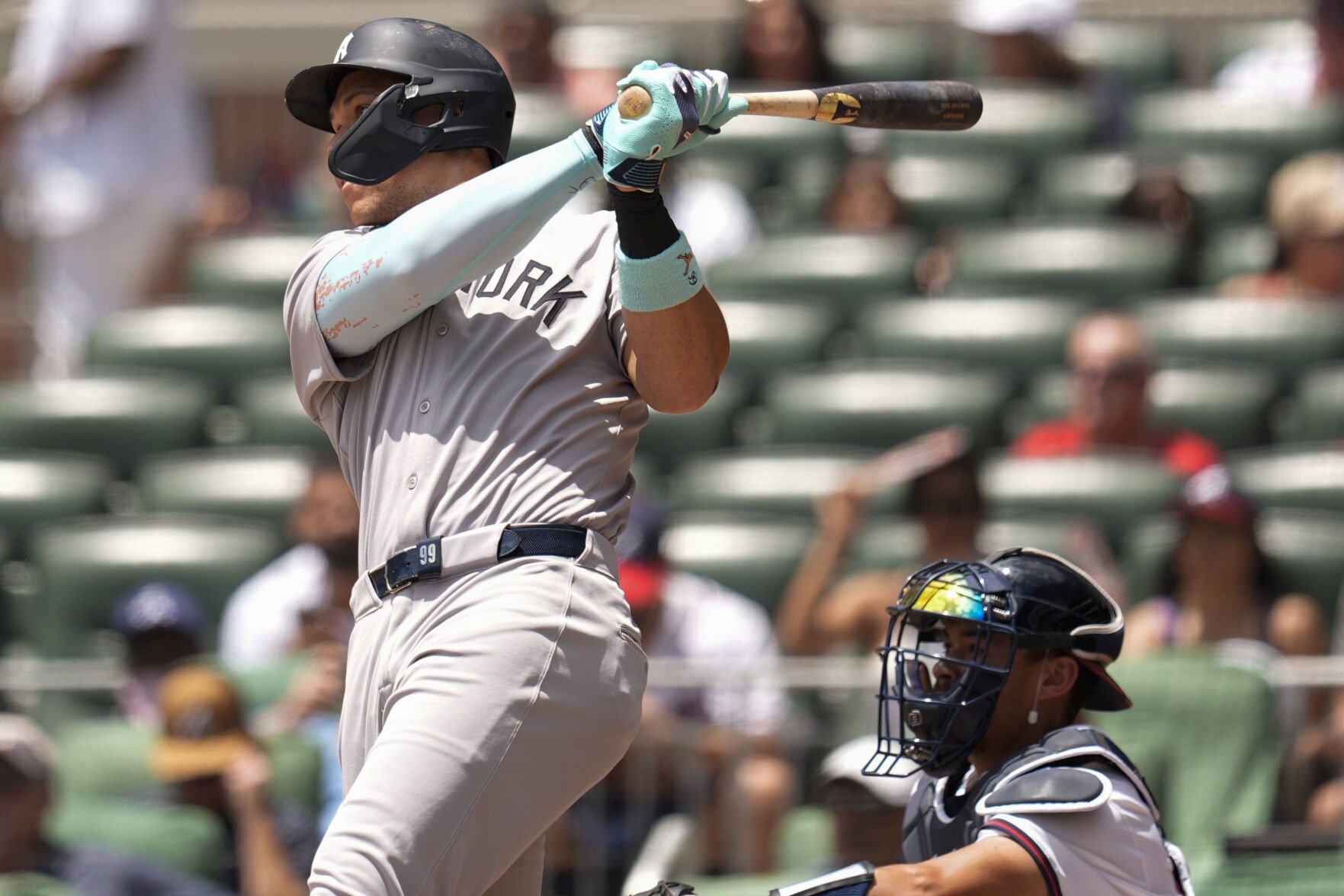 Aaron Judge ties A-Rod with 351st homer for Yankees in a 4-2 win over the Braves