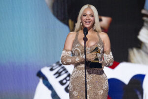 Enough! For The Sake of Her Kids, Here’s Why Beyoncé Needs to Stop Smiling, Riding That Dangerous Flying Car