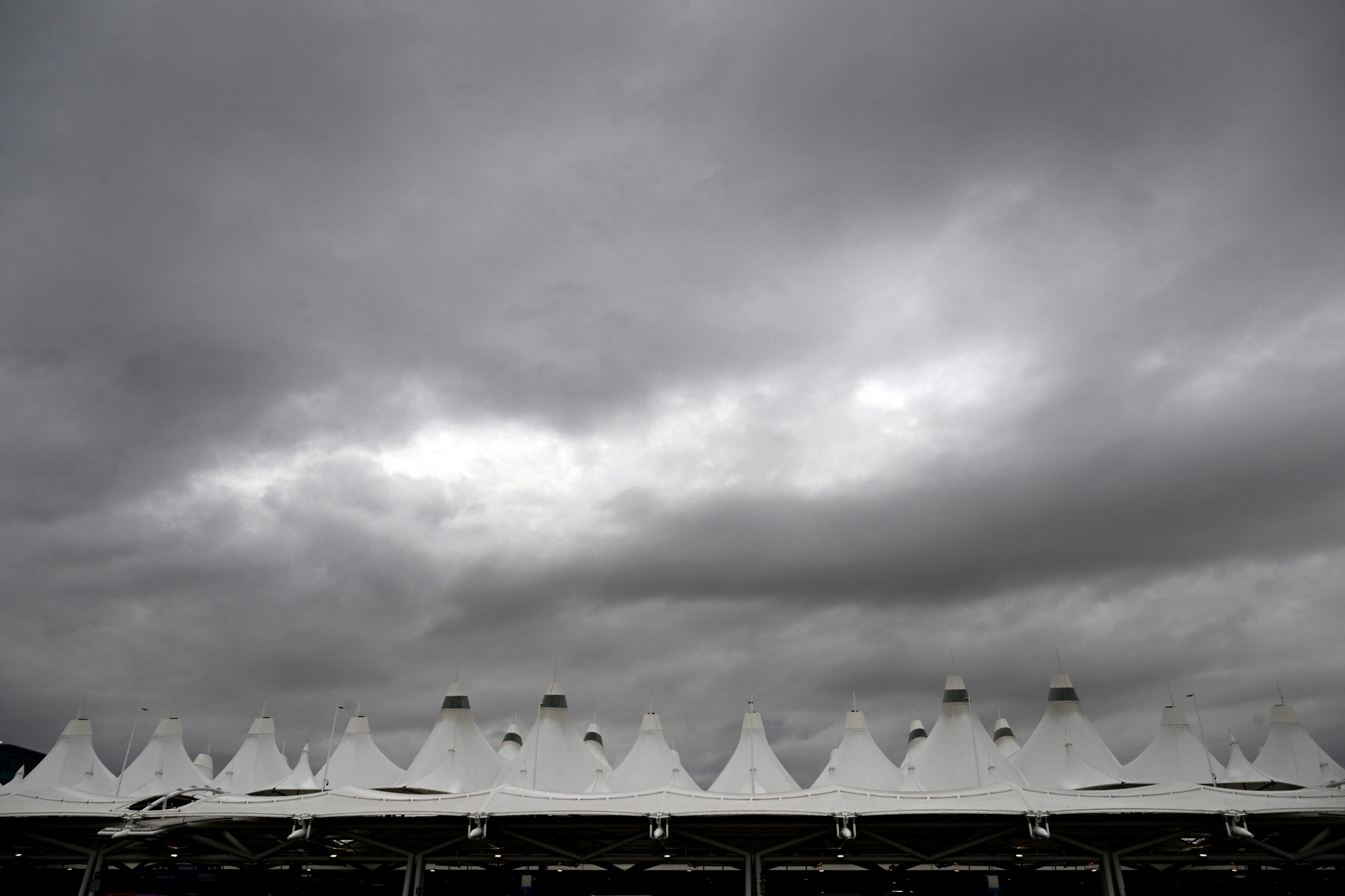 Ground delay at Denver International Airport derails hundreds of flights