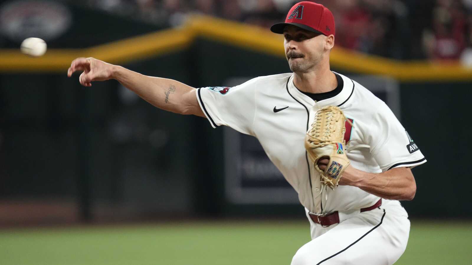 Veteran reliever elects free agency after being outrighted by D-backs