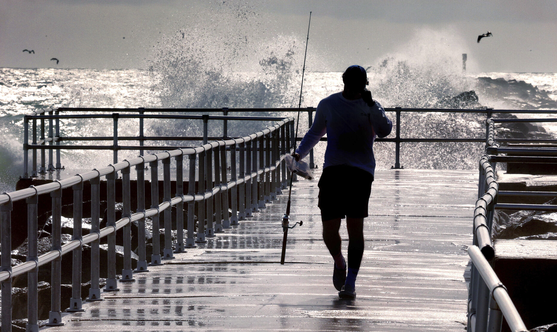 Hurricane Erin picking up steam as it edges along the East Coast