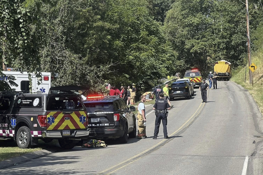 21 hospitalized after bus carrying school football team crashes near Pittsburgh