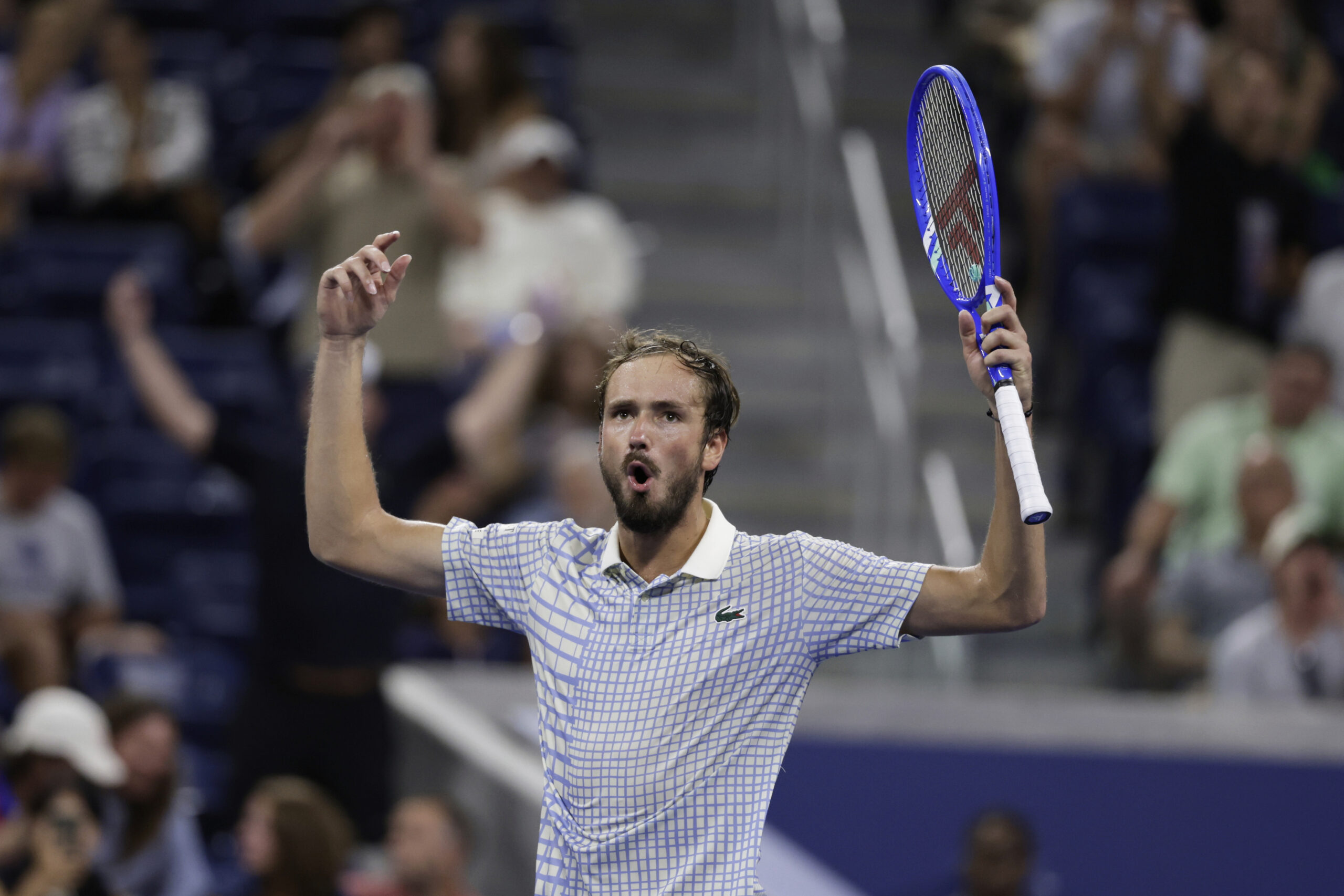 Daniil Medvedev’s U.S. Open match delayed by boos after photographer enters court