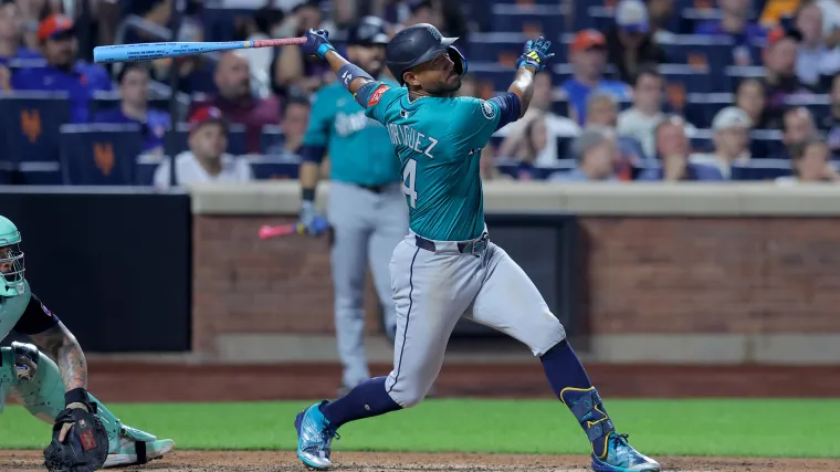 Mariners’ Julio Rodriguez uses epic golf swing to make MLB home run history