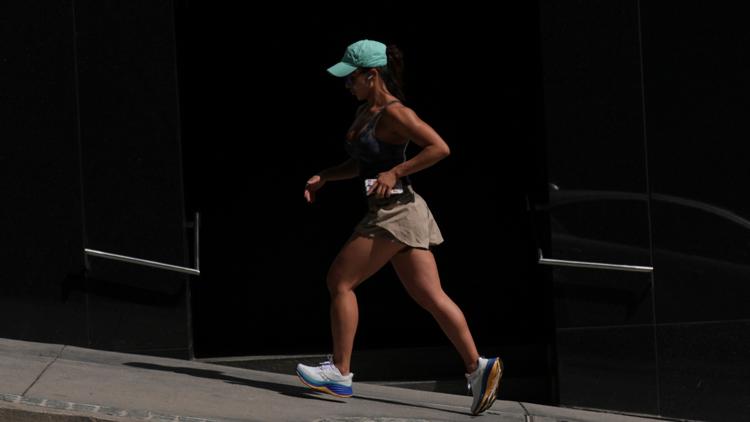 US heat wave smothers Pacific Northwest, poses extreme risk in California and Arizona