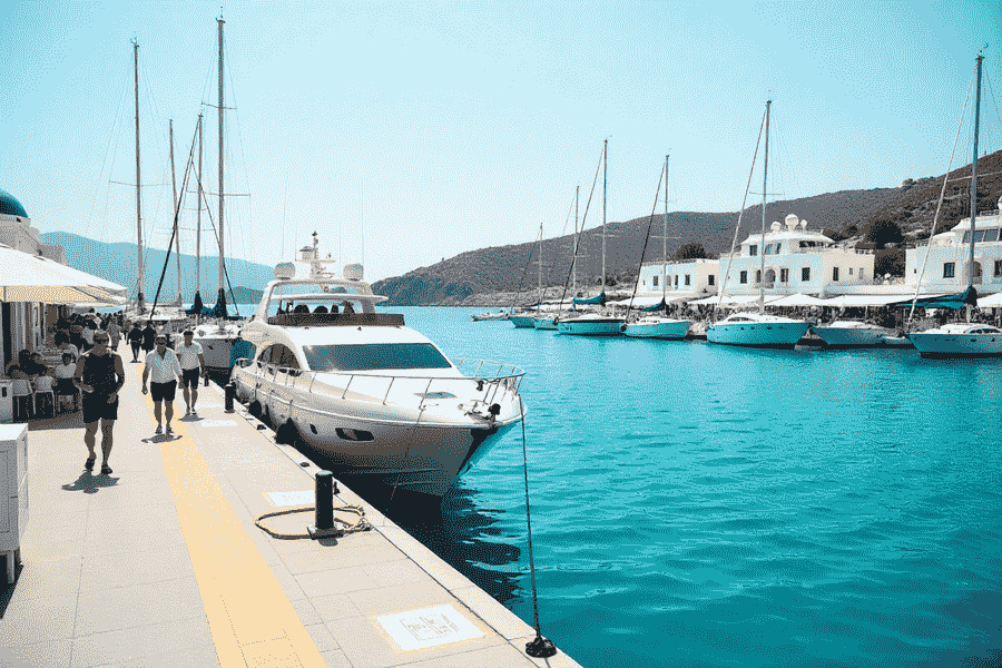 Greece’s Yacht Operators Highlight Urgent Need For Reforms As Bridge Failures, High Mooring Fees, And Bureaucracy Impact Travelers And Local Economies