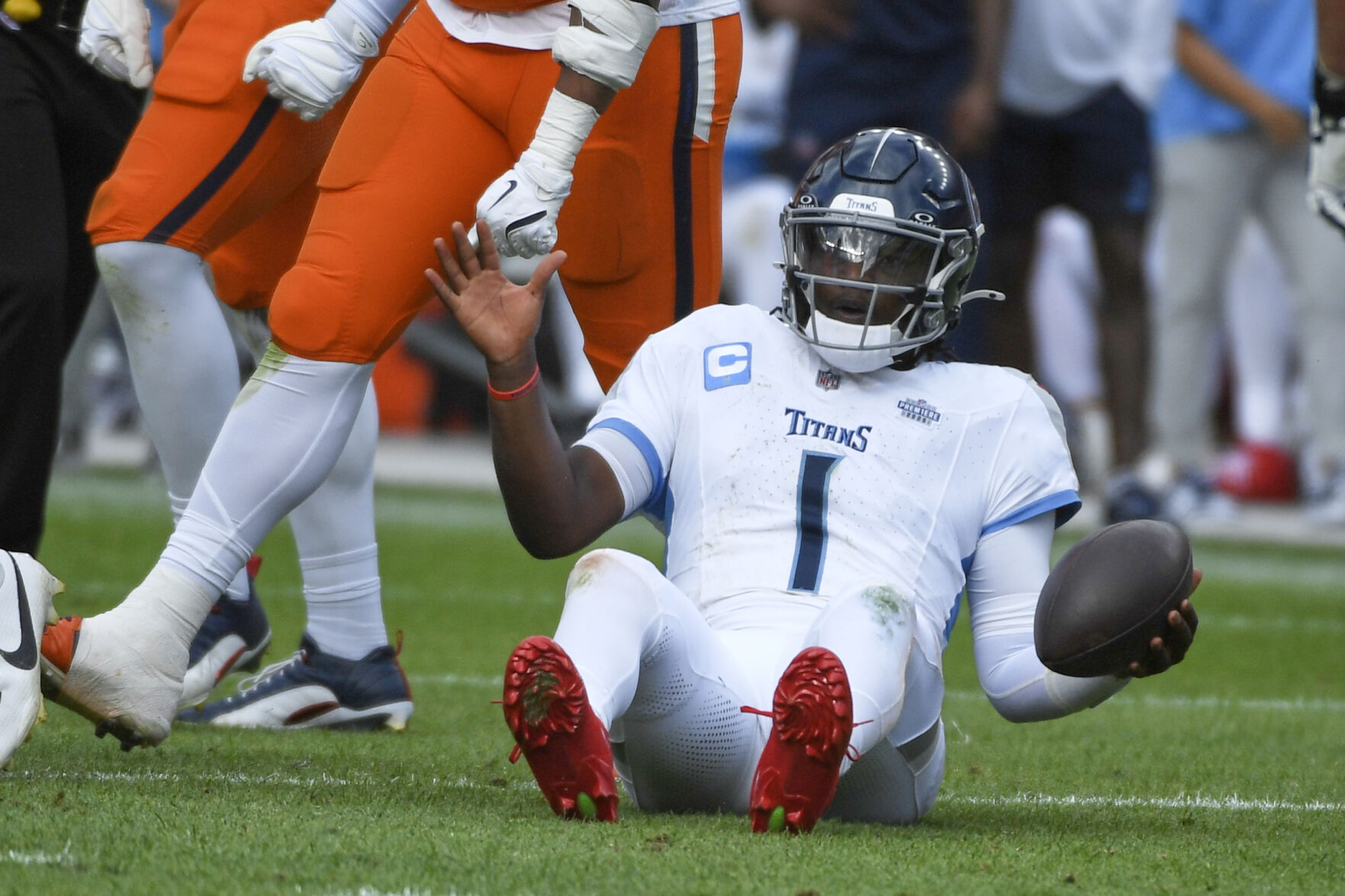 Denver’s defense swarms top overall draft pick as Titans’ Cam Ward loses NFL debut