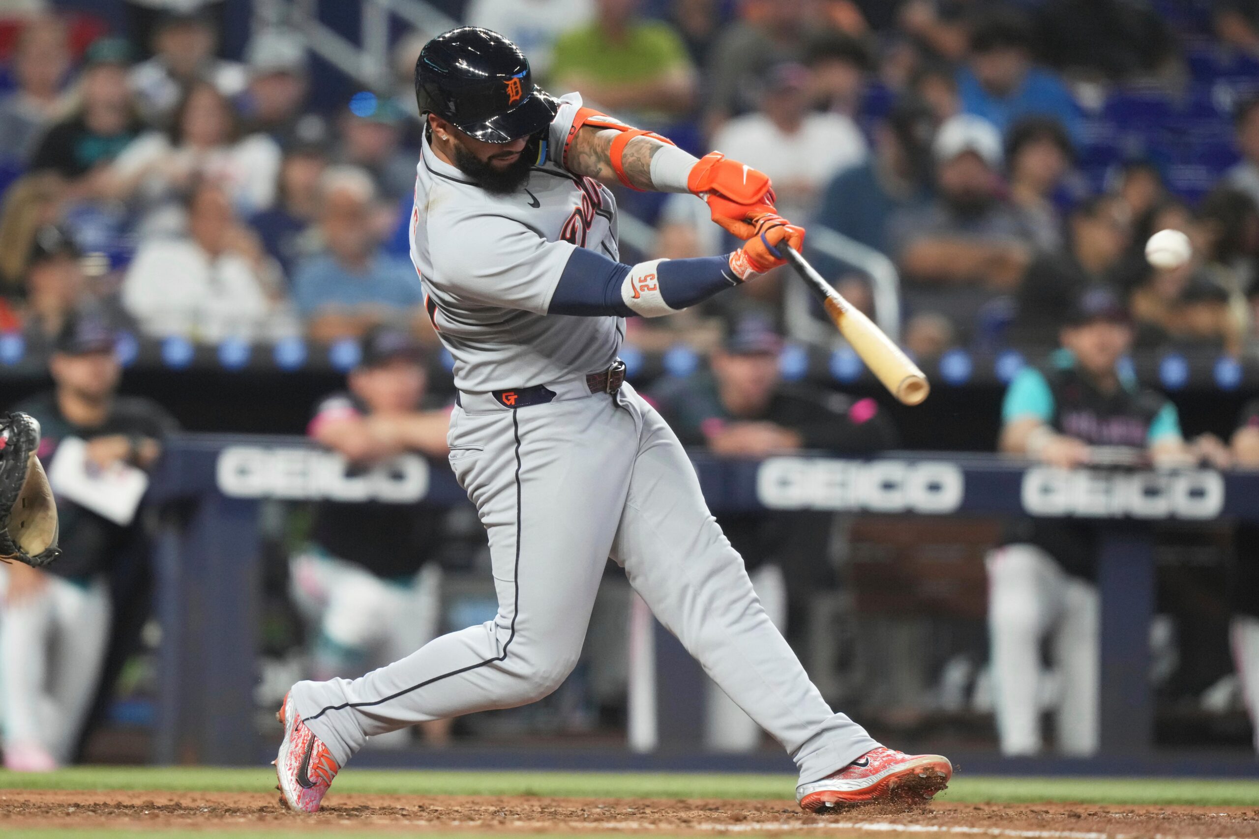 Johnston’s two-run homer in 11th lifts Marlins to 6-4 win over Tigers
